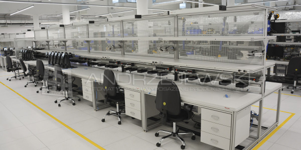 Jak profile aluminiowe rewolucjonizują elektrotechnikę? Stanowiska ESD i linie montażowe – rozwiązania dla inżynierów